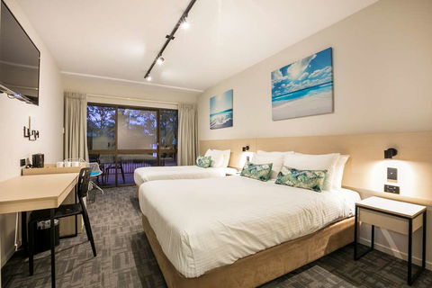 Kawana Waters Hotel by NightCap - Accommodation in Surfers Paradise 2