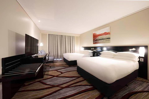 Hilton Cairns - Accommodation in Surfers Paradise 15