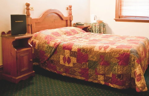 O'Malleys Hotel - Accommodation in Surfers Paradise 1