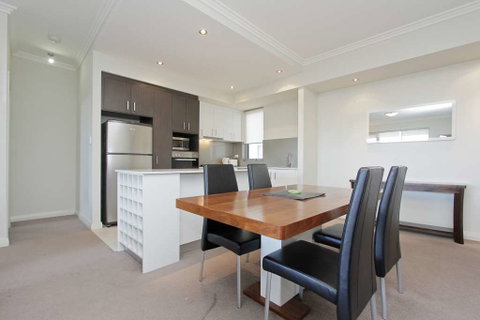 Zappeion Apartments - Accommodation in Surfers Paradise 1