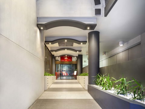 Ibis Hotel - Accommodation in Surfers Paradise 1