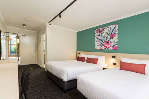 NIghtcap At Balaclava Hotel - Accommodation in Surfers Paradise 2