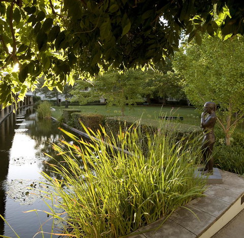 University House - ANU - Accommodation in Surfers Paradise 6