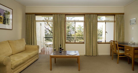 University House - ANU - Accommodation in Surfers Paradise 4