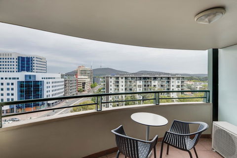 Adina Serviced Apartments Canberra James Court - Accommodation in Surfers Paradise 2