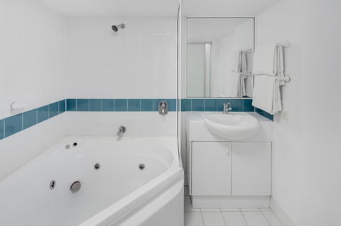 Adina Serviced Apartments Canberra James Court - Accommodation in Surfers Paradise 8