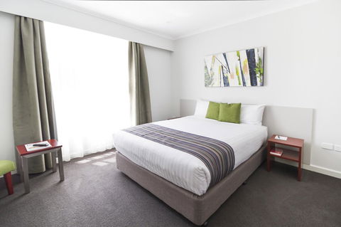 Abode Narrabundah - Accommodation in Surfers Paradise 4