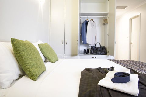 Abode Narrabundah - Accommodation in Surfers Paradise 12