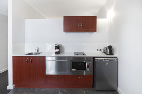 Abode Narrabundah - Accommodation in Surfers Paradise 1