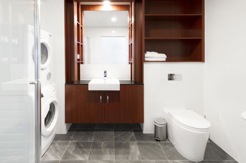 Abode Narrabundah - Accommodation in Surfers Paradise 2