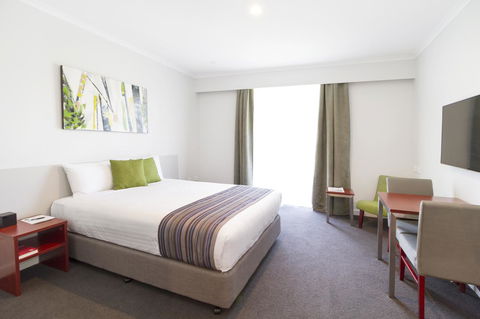Abode Narrabundah - Accommodation in Surfers Paradise 6