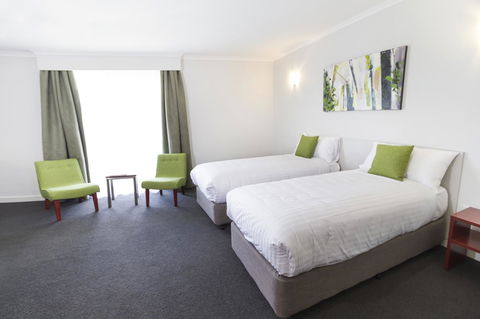 Abode Narrabundah - Accommodation in Surfers Paradise 3