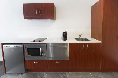Abode Narrabundah - Accommodation in Surfers Paradise 11