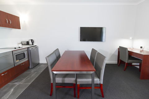 Abode Narrabundah - Accommodation in Surfers Paradise 8