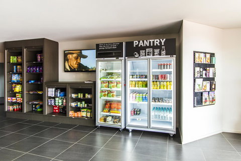 Abode Tuggeranong - Accommodation in Surfers Paradise 9