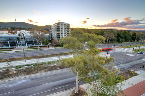 IQ Smart Apartments 704 Braddon ACT - Accommodation in Surfers Paradise 6