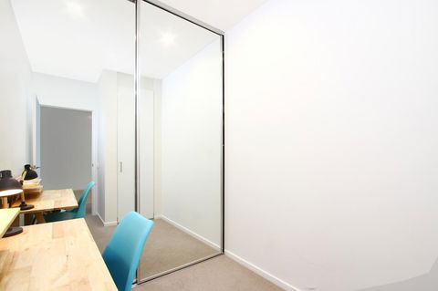 IQ Smart Apartments 704 Braddon ACT - Accommodation in Surfers Paradise 1