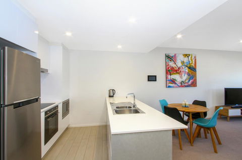IQ Smart Apartments 704 Braddon ACT - Accommodation in Surfers Paradise 4