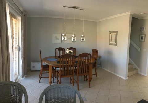 Finches Canberra - Accommodation in Surfers Paradise 19