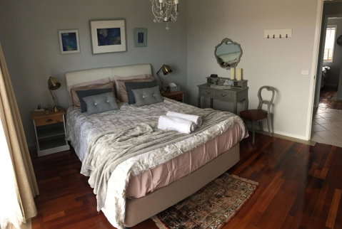 Finches Canberra - Accommodation in Surfers Paradise 12