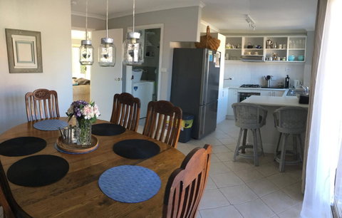 Finches Canberra - Accommodation in Surfers Paradise 18