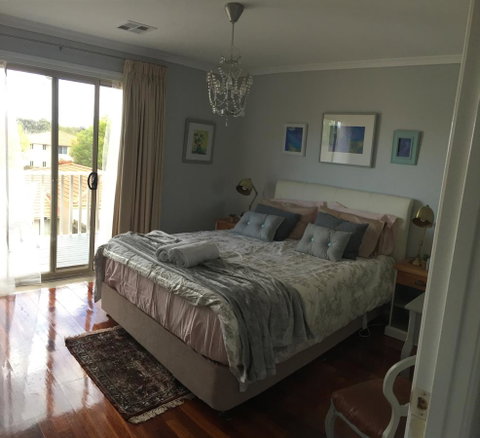 Finches Canberra - Accommodation in Surfers Paradise 11
