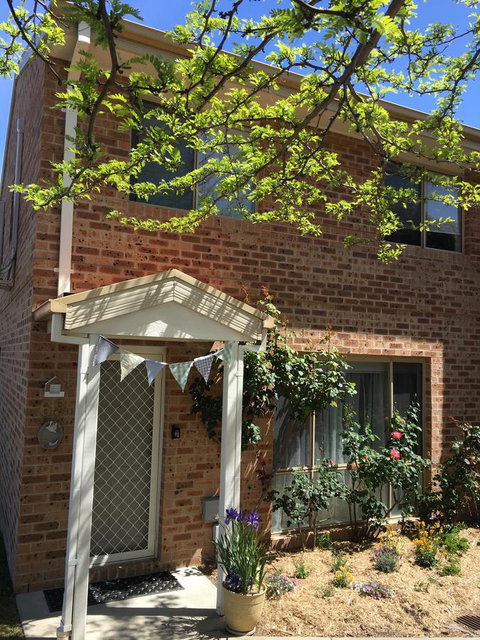 Finches Canberra - Accommodation in Surfers Paradise 9