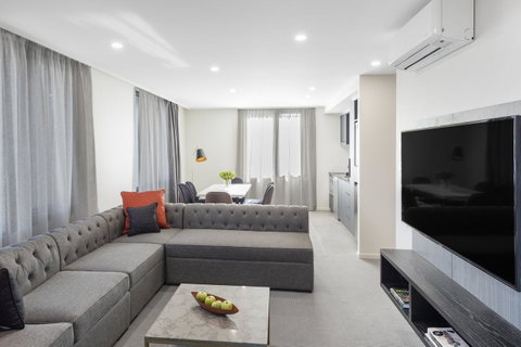Deco Hotel Canberra - Accommodation in Surfers Paradise 9