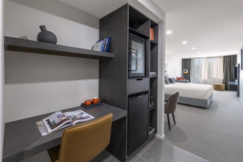 Deco Hotel Canberra - Accommodation in Surfers Paradise 7