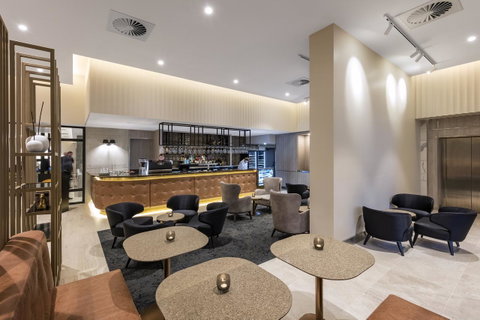 Deco Hotel Canberra - Accommodation in Surfers Paradise 3