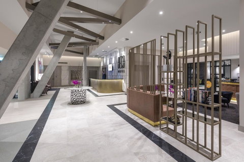 Deco Hotel Canberra - Accommodation in Surfers Paradise 4