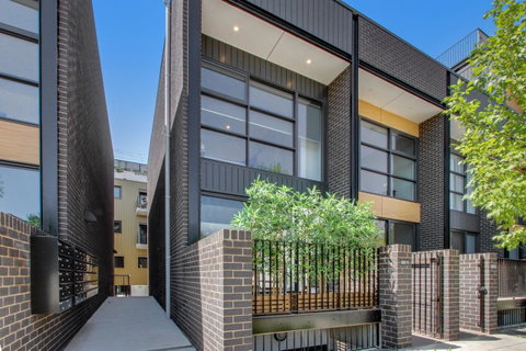 Accommodate Canberra - Parbery - Accommodation in Surfers Paradise 8