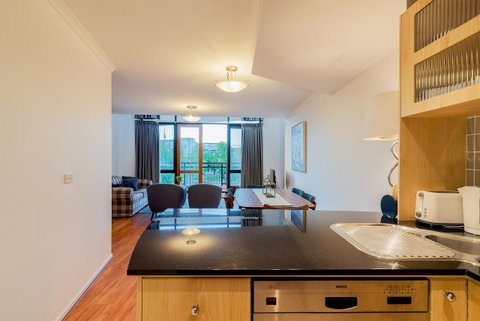 ALLARA CANBERRA - Accommodation in Surfers Paradise 2