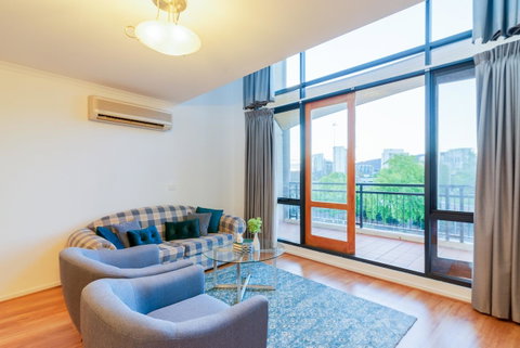 ALLARA CANBERRA - Accommodation in Surfers Paradise 0
