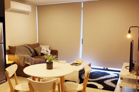 Stylish, Modern, Cute As A Button - Braddon CBD - Accommodation in Surfers Paradise 10