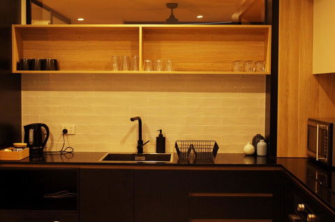 Stylish, Modern, Cute As A Button - Braddon CBD - Accommodation in Surfers Paradise 9