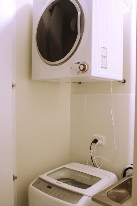 Stylish, Modern, Cute As A Button - Braddon CBD - Accommodation in Surfers Paradise 7