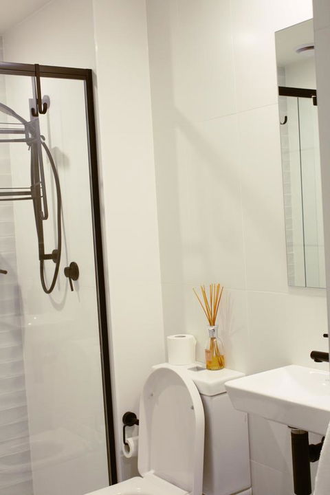 Stylish, Modern, Cute As A Button - Braddon CBD - Accommodation in Surfers Paradise 6