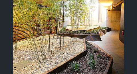 Stylish, Modern, Cute As A Button - Braddon CBD - Accommodation in Surfers Paradise 2