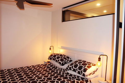 Stylish, Modern, Cute As A Button - Braddon CBD - Accommodation in Surfers Paradise 11