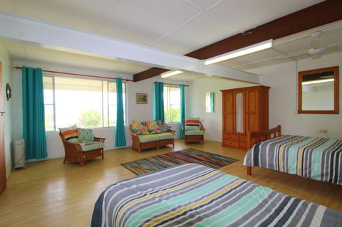 Bally High, 20 Dulconghi Street - Accommodation in Surfers Paradise 2