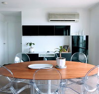 Staying Places - The Avenue - Accommodation in Surfers Paradise