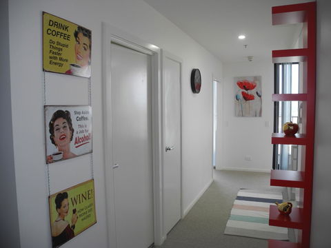 3BR Executive Apartment With Lake And Mountain Views - Accommodation in Surfers Paradise 5
