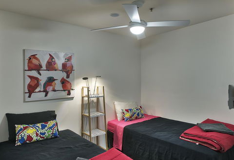 3BR Executive Apartment With Lake And Mountain Views - Accommodation in Surfers Paradise 4