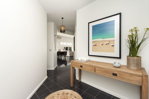 Mollymook Beachfront Penthouse 9 - Accommodation in Surfers Paradise 7