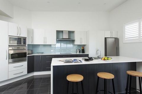 Mollymook Beachfront Penthouse 9 - Accommodation in Surfers Paradise 4