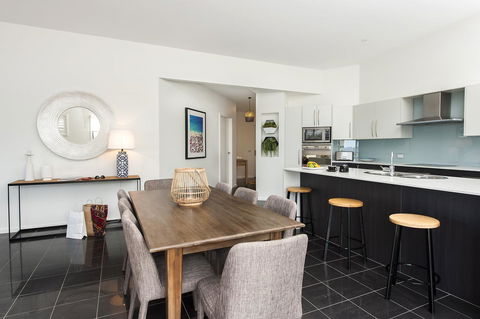 Mollymook Beachfront Penthouse 9 - Accommodation in Surfers Paradise 5