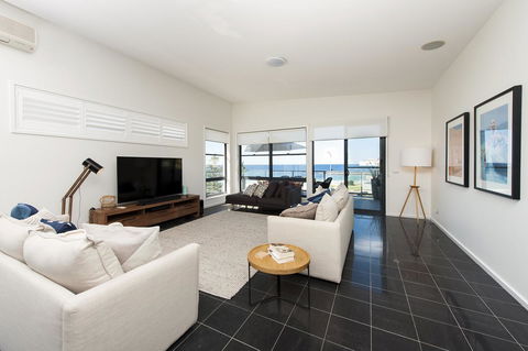 Mollymook Beachfront Penthouse 9 - Accommodation in Surfers Paradise 1