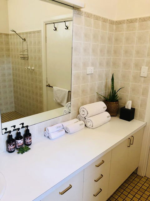 The Lake House Retreat - Accommodation in Surfers Paradise 7