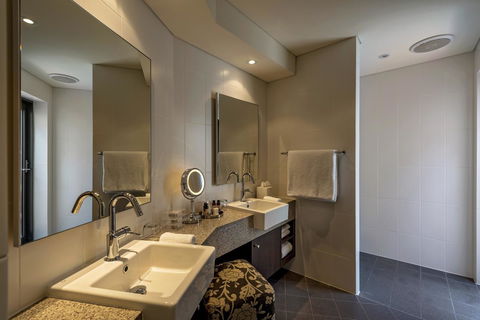 The Louise - Accommodation in Surfers Paradise 13